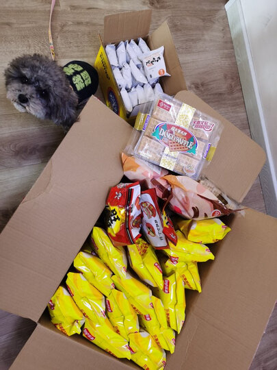 又买了好多零食,哇哈.