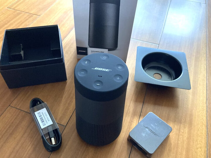 博士(bose):"外观很时尚,材质很好,操作简单,尤其是音质效果非常棒