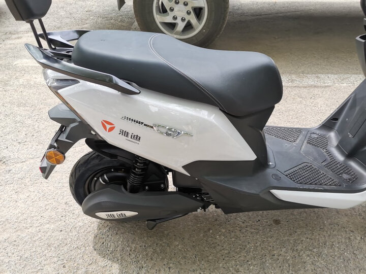 雅迪(yadea)yd1200dt-9:"电池续航:收到试骑了一下车子很好.