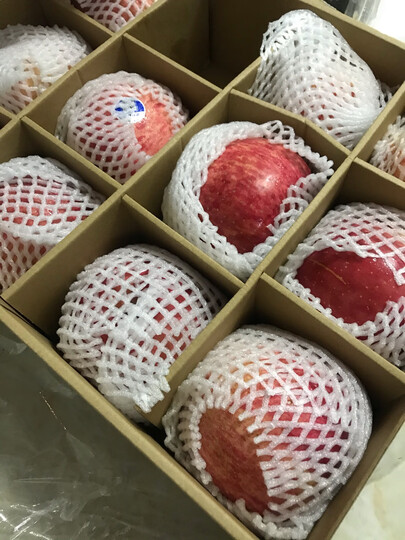 很巨大的苹果,看起来.