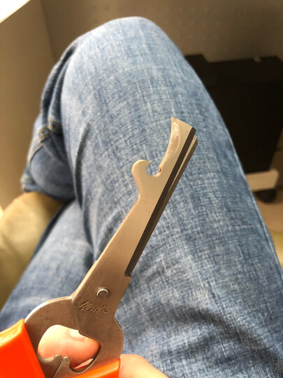 很有特色的一把剪刀?