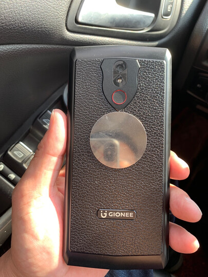 金立(gionee)p90:"机身修长而厚实,手感非常棒!