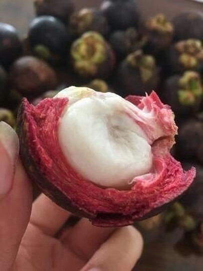 寻天果蔬:"打开山竹,好新鲜,味道非常甜美,有一个坏果,店家很快就给