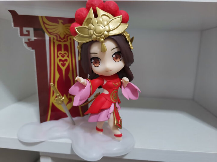 王者荣耀一生所爱露娜q版手办:"作为w战露娜 当然是喜欢 很精致与游戏