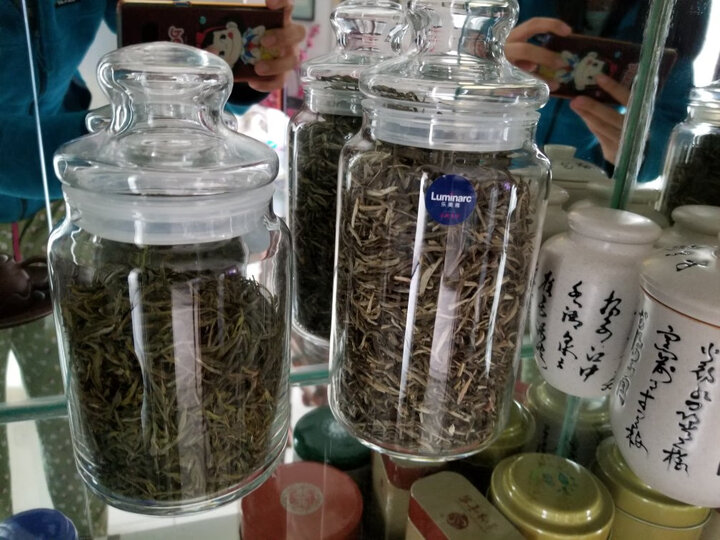 用来装茶叶的,密封的.