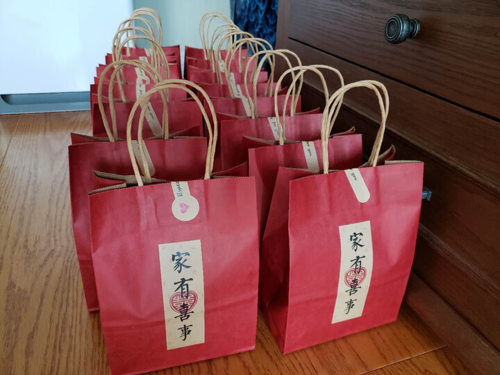 元祖蛋生报喜:"在线下没找到卖喜蛋礼盒的地方,就决定在网上买,可是别