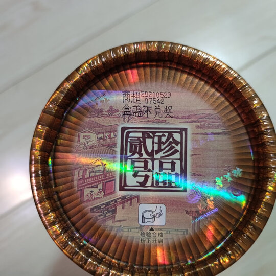 "包装设计:包装设计有稻花香的味道,还记得以前看过铁盒装的稻花香,好