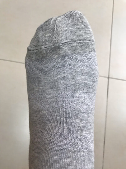 浪莎棉袜:"浪莎袜业的产品货真价实,关键是不臭脚,脚底也不打滑,吸汗