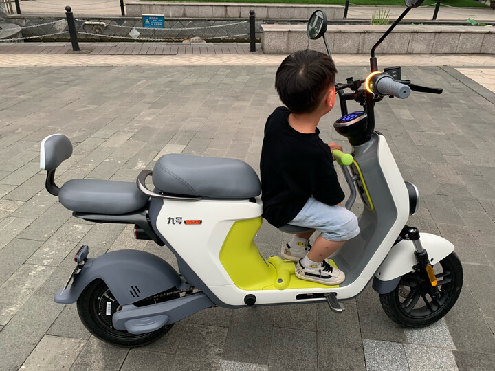 九号九号电动自行车c60 白绿色:"一直纠结c30还是c60,想想电动车又不