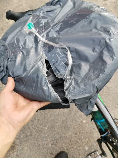 快递包装破损,客服还.