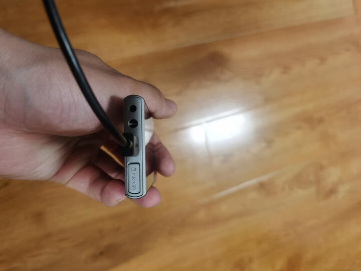 索尼nw-a105:"做工质感:很舒服音质音效:是不一样的感觉外形外观:颜值