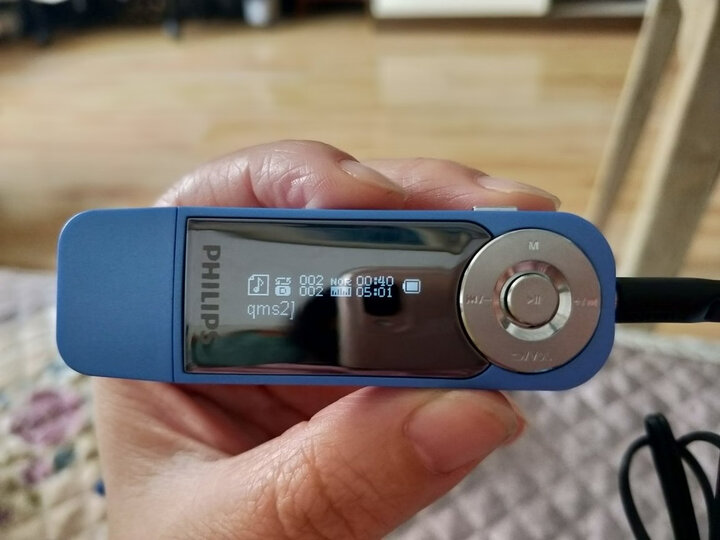 飞利浦sa1208:"这个mp3买来给孩子听英语用的,他很喜欢.