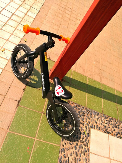 前段时间忙,忘记来评价了,一次给宝宝买了两个车子,一个平衡车 滑板车