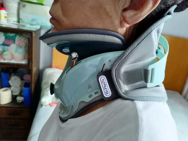 何浩明颈椎牵引固定器:"没有犹豫,直接选的加强版的,今天下午就到了
