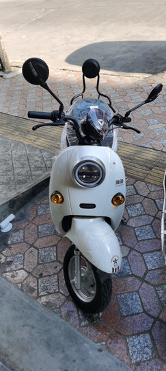 雅迪米彩:"车子质量:不错,很喜欢电池续航:满格电,续航长外形外观