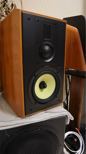 惠威m3amkii:"比原来的m200mk3 大了一圈,箱体质感不错,物流直接送