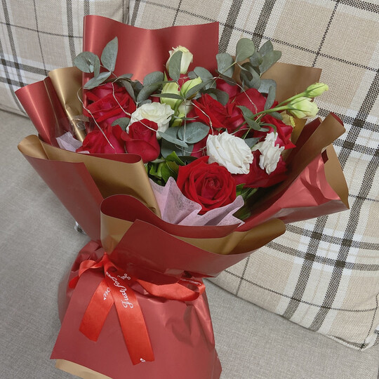 满天星百合康乃馨花束礼盒生日鲜花广东北京上海全国花店配送送花上门