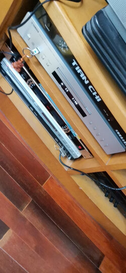 雅马哈cd-s300:"挺好,品牌产品,音质cd是最好的,特别是还带sub插口更