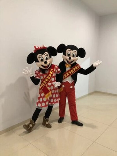 人偶服质量挺好的,穿上很可爱,透气性好,款式新颖好看,值得推荐购买.