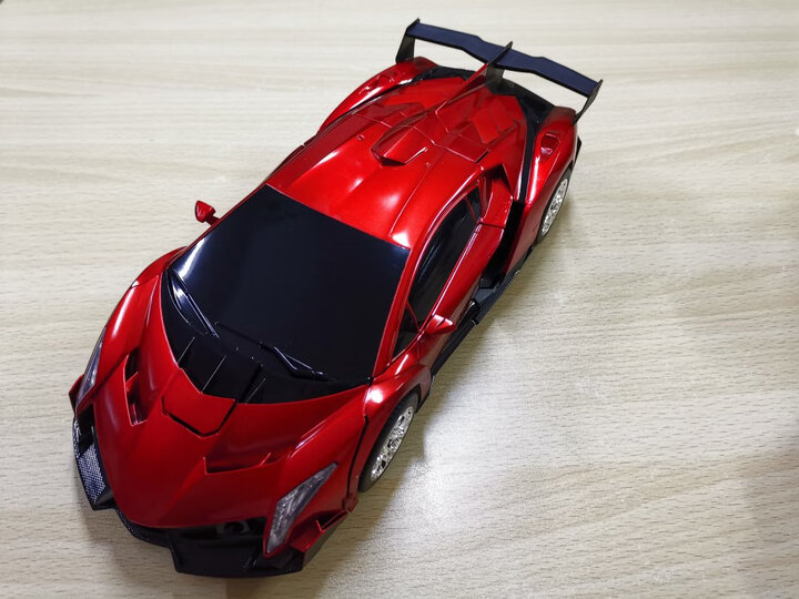 迪美变形遥控车:"外形外观:流线型,超跑酷产品包装:安全做工质感:一般