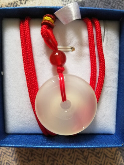 荔枝冻平安扣收到了,冰冰透透的,很漂亮,超喜欢,卖家老客户了,质量信