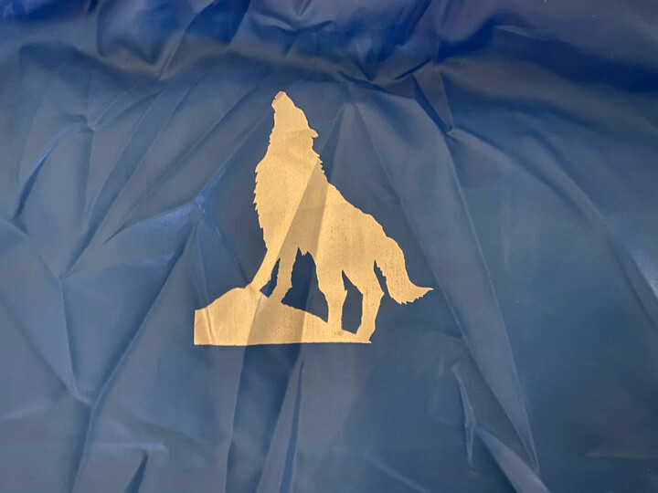 北极狼220:"这款睡袋真的超级厚实,拉链合在一起是睡袋,把拉链打开就