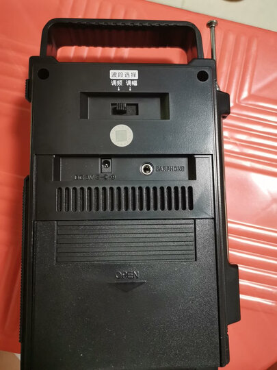 德生r206:"音质音效:高保真立体声,声音洪亮,特别适合老年人收听.