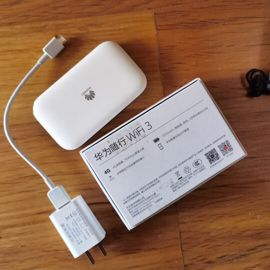 华为(huawei)e5576-855:"传输速度:挺快的,和家里的一样稳定性:稳定性