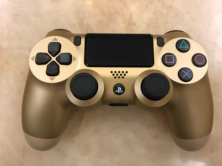 索尼【ps4官方配件】playstation 4 游戏手柄(金色)17版:"完美.