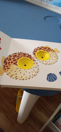 幼儿园早教翻翻书洞洞书 四季的颜色 精装3d立体书翻翻书 婴幼儿情景