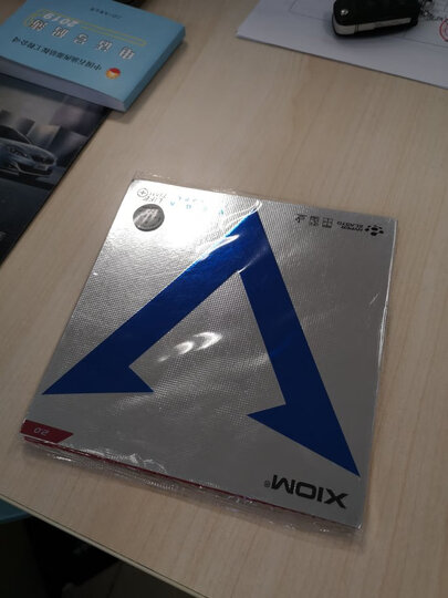 骄猛蓝v升级:"胶皮粘度和弹性适度,适合反手相持,用了一个月,现在越来