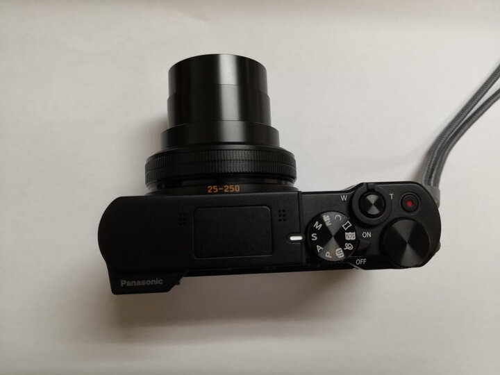 松下(panasonic)zs110 1英寸大底数码相机 颜色黑卡片机 10倍光学变焦