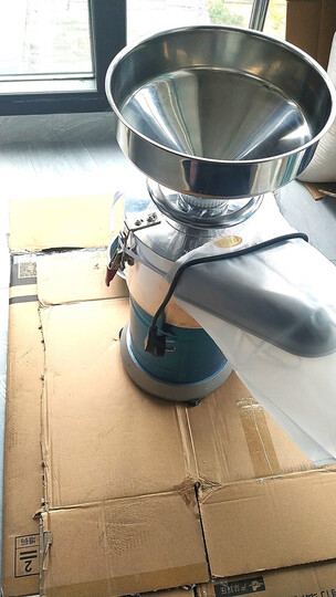 豆浆机操作简单,打出的豆渣碎细,出浆多,节能环保,质量信得过