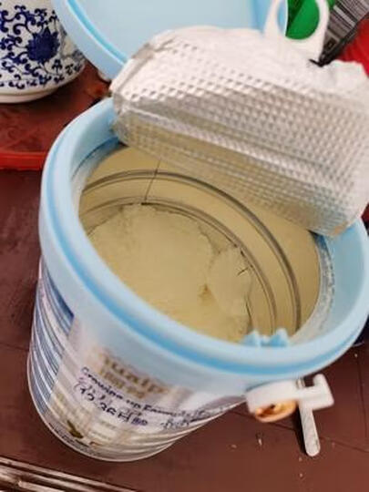 蓝河(blue river)1:"第二次购买,屯了很多,奶粉细腻,易冲泡,颜色比a2