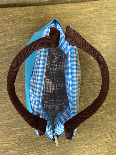 给孩子买的小饭兜,大.