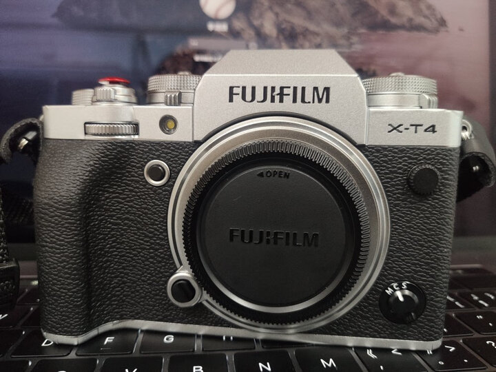 富士(fujifilm)x-t4:"产品包装:完整,但是由于货紧张,是1680套机的