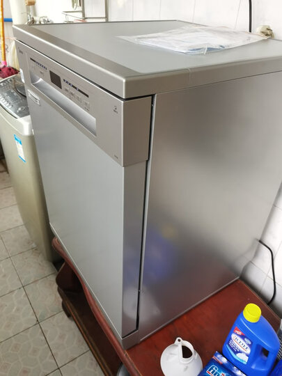 美的rx20s:"洗碗机已经安装好了.放在阳台上,外观非常漂亮,空间大.