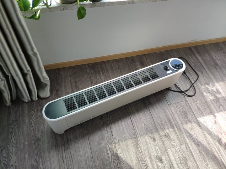 艾美特(airmate)wd22-r17:"发货很快,已经收到了,这款踢脚线取暖器