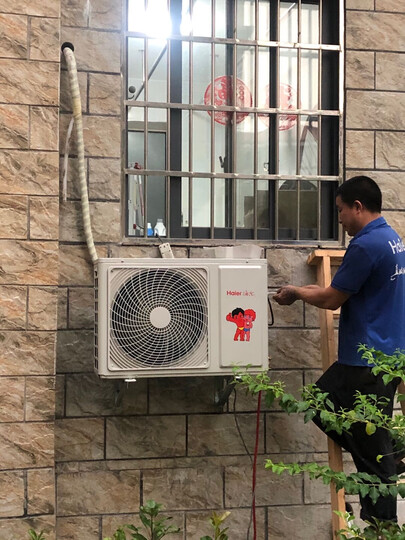 海尔(haier):"今天安装了两台大一匹,天气热师傅辛苦了,空调外观很