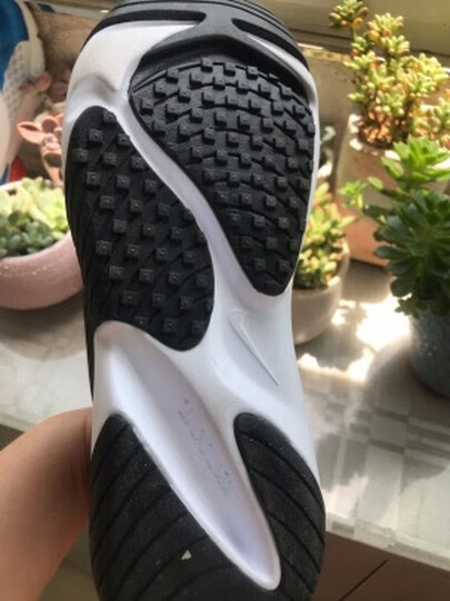 鞋子很舒服 透气性挺好的 鞋底超级软