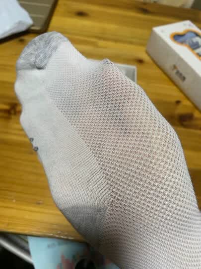 袜子质量很不错,穿的好久啦袜子都没烂.而且还很实惠