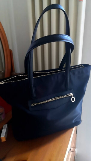 卡骆驰单肩包:"卡骆驰(crocs)大容量复古开口包尼龙手提包 ,容量真的