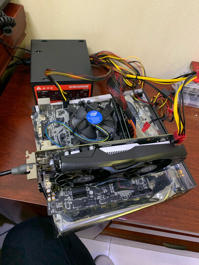 丽台quadro p1000:"包装保护:包装不错,带有海绵减震,和静电袋,防尘.