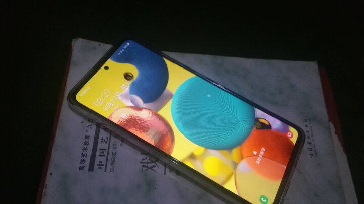 三星galaxy a51:"用了3天过来评价一下,手机真的不错,反应迅速,屏幕就