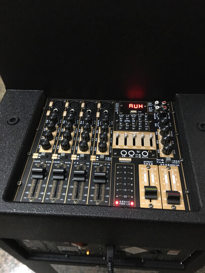 丹唛仕h-9600:"外形外观:外观非常漂亮做工质感:做工完美,质感没有