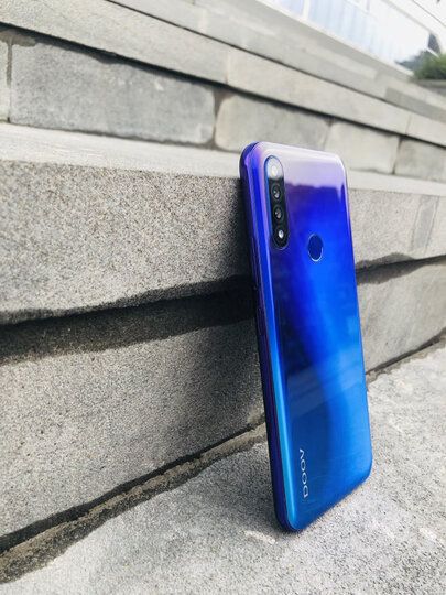 朵唯(doov)朵唯d9pro:"外形外观:外形很漂亮,大小适中,水滴全面屏让人