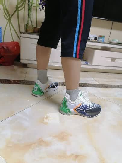 安踏(anta):"儿子喜欢打篮球所以对篮球鞋特别上心.