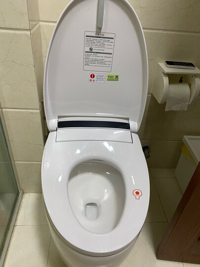 线条流畅.这款马桶是隐形水箱,即用即冲,感觉非."