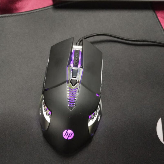 惠普(hp)g160:"两种颜色我都很喜欢,纠结了会选择黑色,感觉很帅气,灯