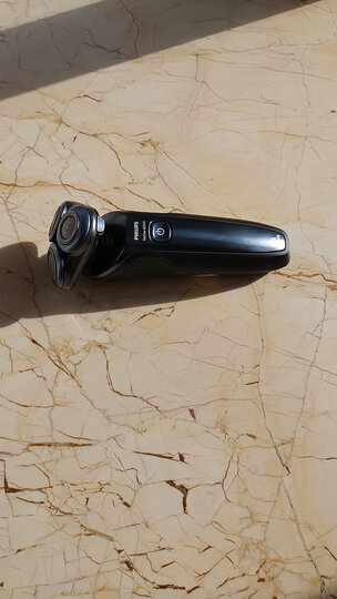 飞利浦s6688:"通过这几天的使用 新款剃须刀质量确实不错,噪音不大